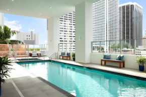 Modern Private Condo Downtown - Gym, Pool, Bayview